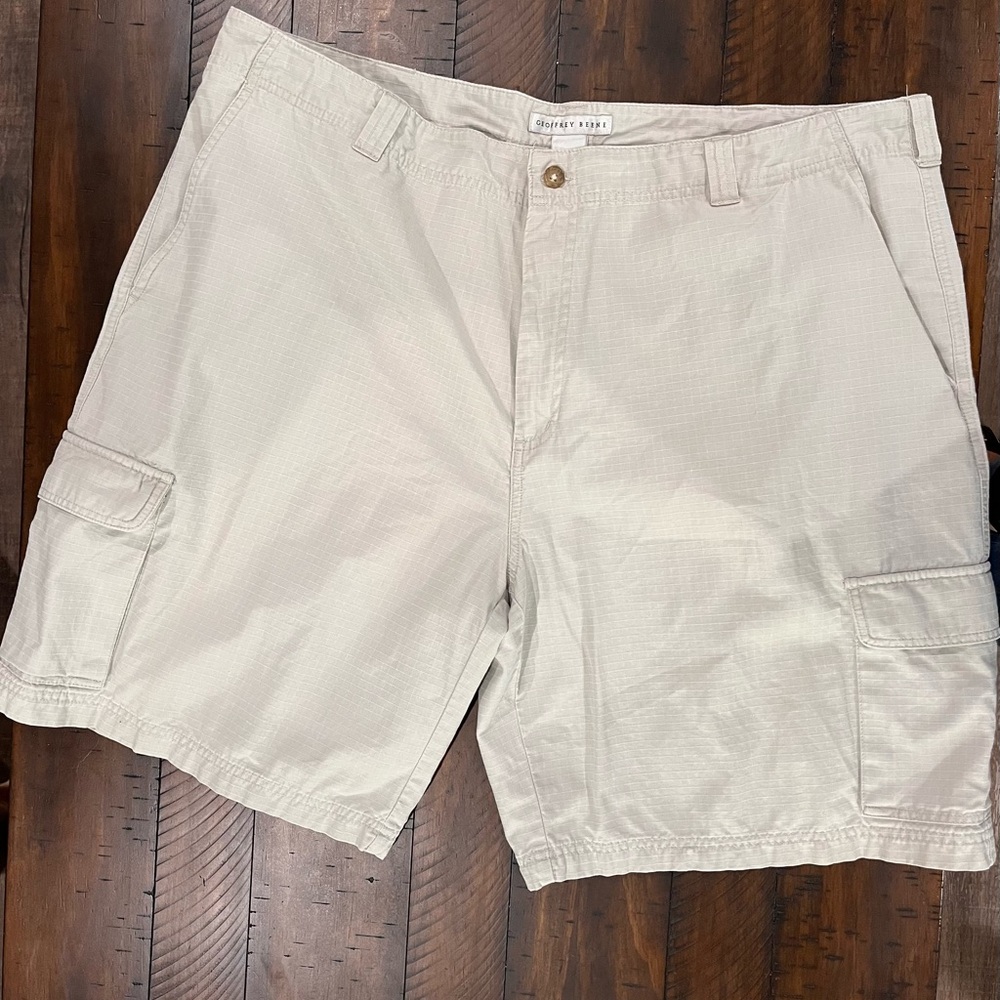 Geoffrey Beene Light Tan Cargo Shorts for Men